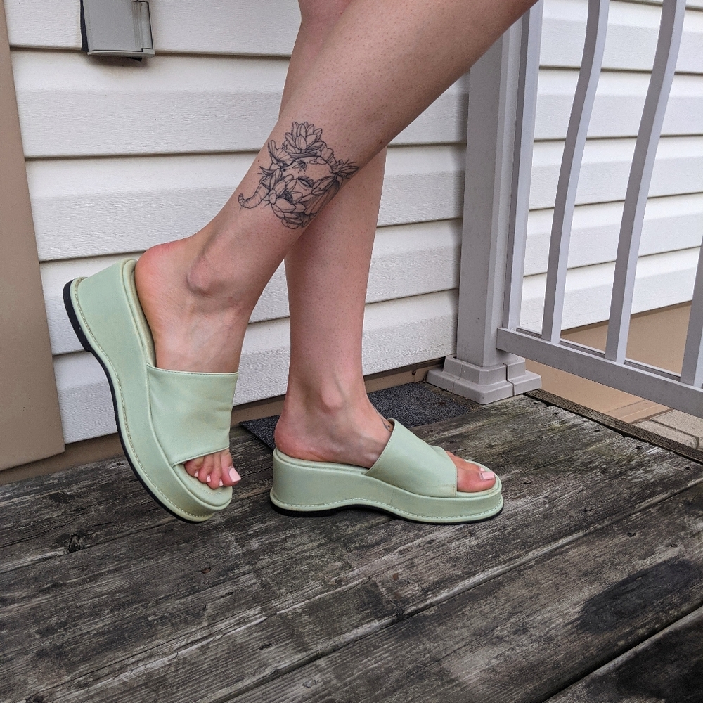 Shop Peche Frida platform mule green/mint